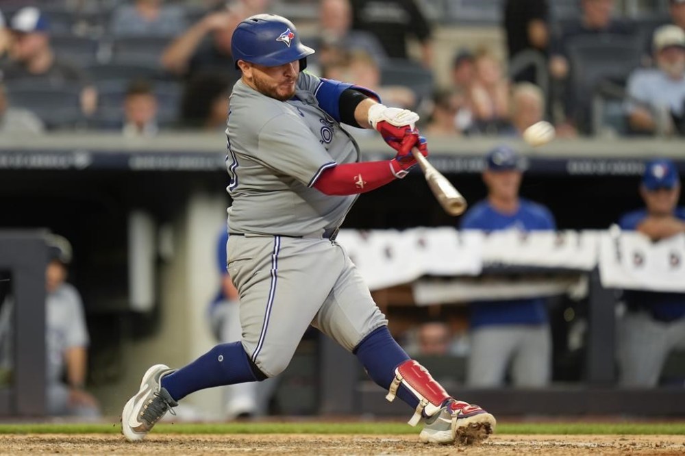 Toronto Blue Jays' Alejandro Kirk hits a sacrifice fly during the eighth inning of a baseball game against the New York Yankees at Yankee Stadium, Sunday, Aug. 4, 2024, in New York. (AP Photo/Seth Wenig)
