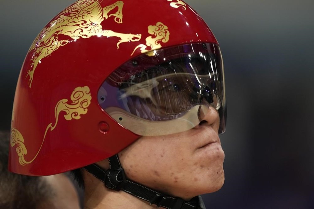 Yu Zhou of Team China gets ready to Strat the men's team sprint event, at the 2024 Summer Olympics, Monday, Aug. 5, 2024, in Saint-Quentin-en-Yvelines, France. (AP Photo/Ricardo Mazalan)