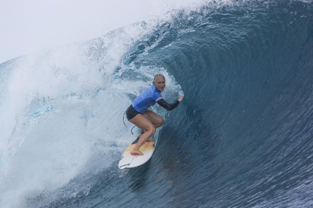 Tatiana Weston-Webb, of Brazil, surfs during the gold medal match of the surfing competition at the 2024 Summer Olympics, Monday, Aug. 5, 2024, in Teahupo'o, Tahiti. (AP Photo/Gregory Bull)
