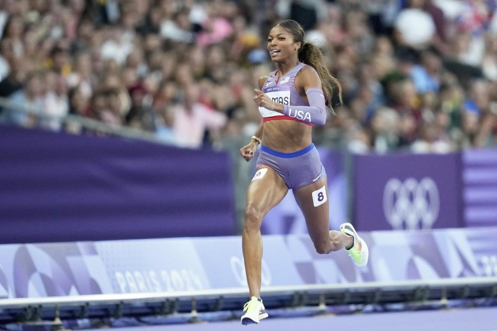 Gabrielle Thomas, of the United States, wins a women's 200 meters semifinal at the 2024 Summer Olympics, Monday, Aug. 5, 2024, in Saint-Denis, France. (AP Photo/Ashley Landis)