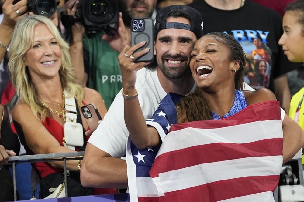 Gabrielle Thomas, of the United States, celebrates after winning the women's 200-meter final at the 2024 Summer Olympics, Tuesday, Aug. 6, 2024, in Saint-Denis, France. (AP Photo/Matthias Schrader)