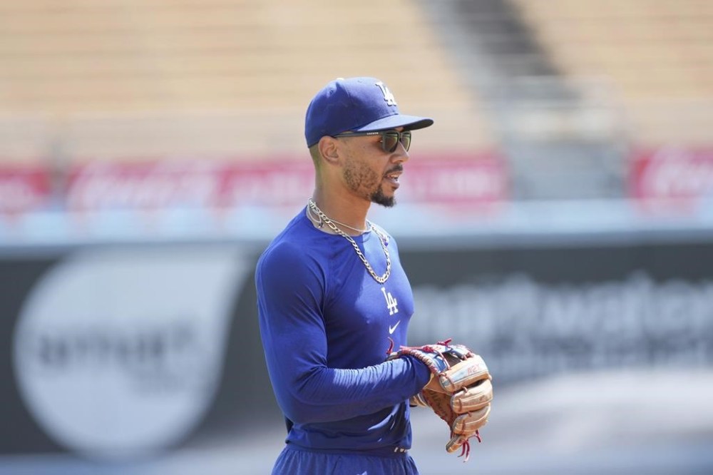 Los Angeles Dodgers' Mookie Betts works out prior to a baseball game against the San Francisco Giants in Los Angeles, Calif., Thursday, July 25, 2024. (AP Photo/Eric Thayer)