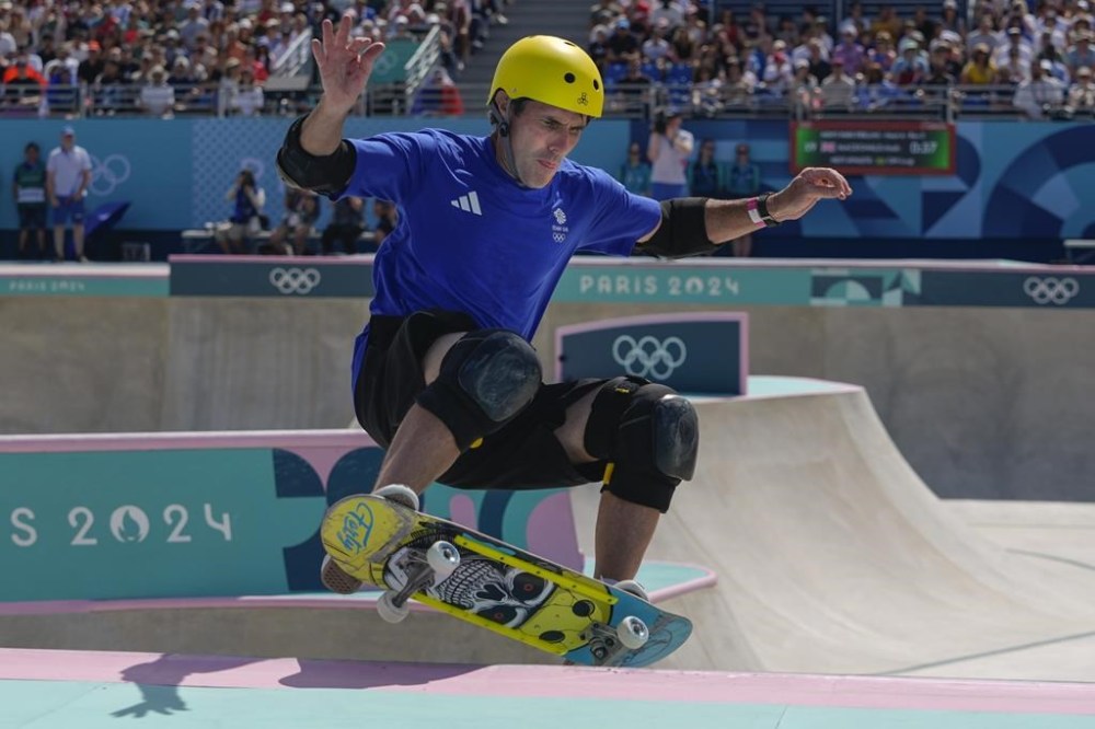 Britain's Andrew Macdonald competes during the men's skateboard park preliminary session during the 2024 Summer Olympics, Wednesday, Aug. 7, 2024, in Paris, France. (AP Photo/Frank Franklin II)
