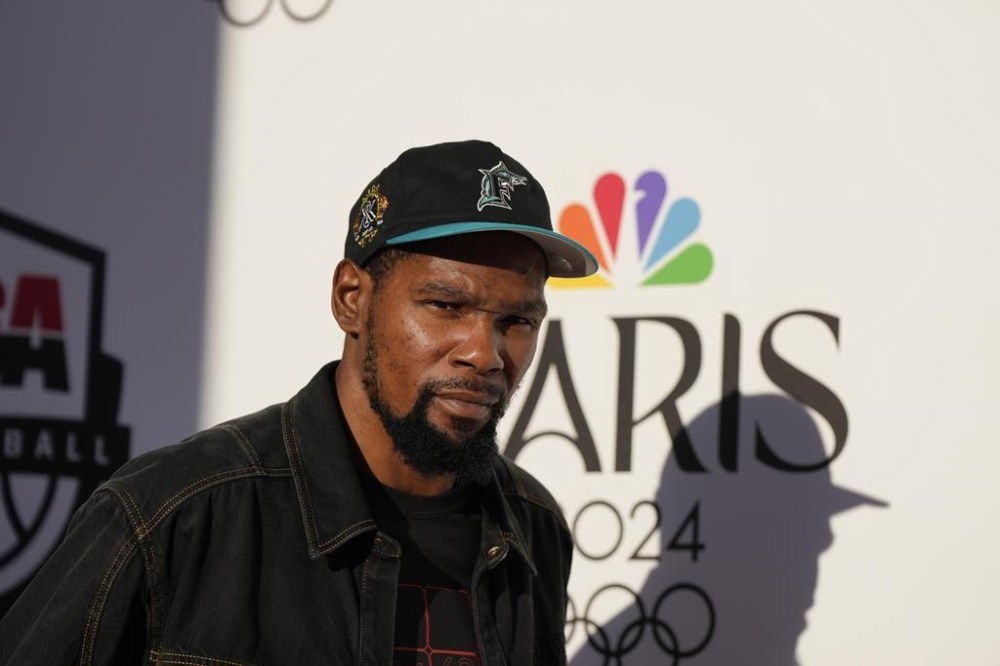 American basketball player Kevin Durant arrives to celebrate the legacy of the U.S. basketball teams at the Team USA House at the 2024 Summer Olympics, Monday, Aug. 5, 2024, in Paris, France. (AP Photo/Natacha Pisarenko)