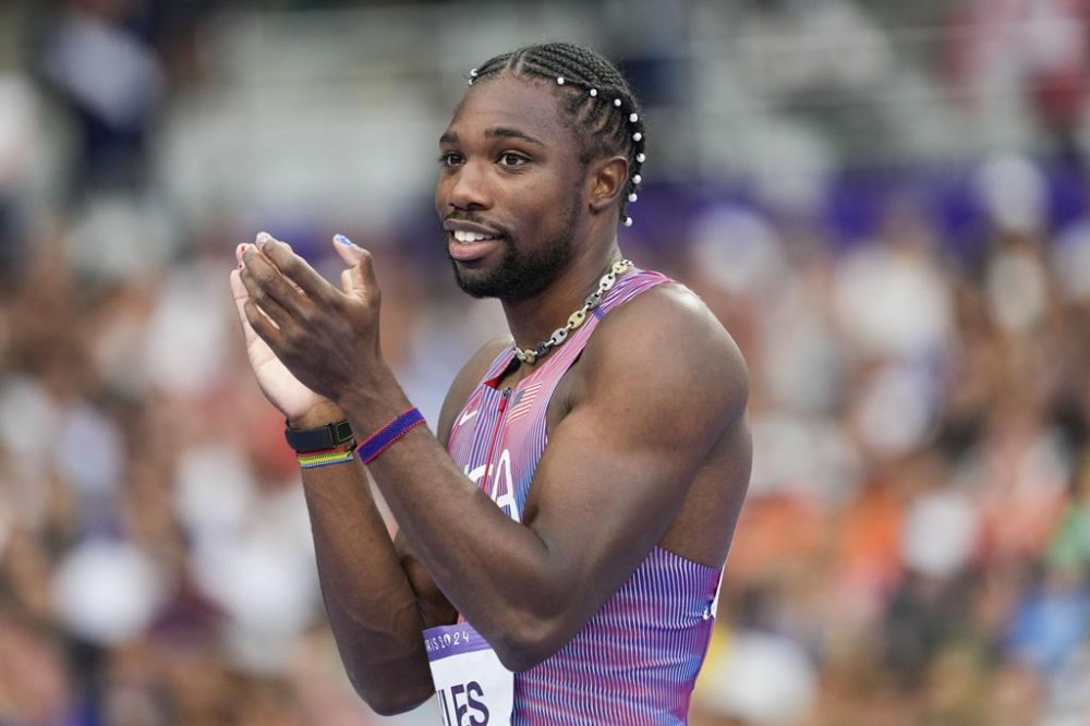 Noah Lyles, of the United States, competes during the men's 200-meter semifinal at the 2024 Summer Olympics, Wednesday, Aug. 7, 2024, in Saint-Denis, France. (AP Photo/Bernat Armangue)