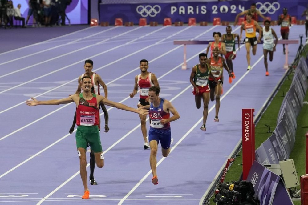 Soufiane El Bakkali, of Morocco, celebrates after winning the men's 3000-meters steeplechase final at the 2024 Summer Olympics, Wednesday, Aug. 7, 2024, in Saint-Denis, France. (AP Photo/Martin Meissner)
