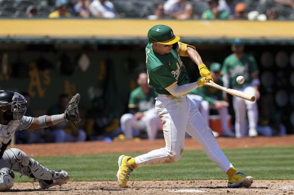 Oakland Athletics' Zack Gelof hits an RBI single against the Chicago White Sox during the seventh inning of a baseball game Wednesday, Aug. 7, 2024, in Oakland, Calif. (AP Photo/Godofredo A. Vásquez)
