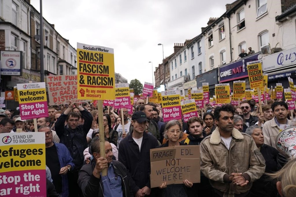 Protesters demonstrate against a planned far-right anti-immigration protest in London, Wednesday, Aug. 7, 2024 .(AP Photo/Alberto Pezzali)(AP Photo/Alberto Pezzali)