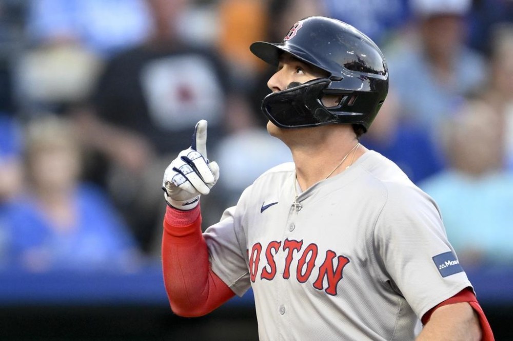 Kansas City Royals's Romy Gonzalez celebrates a home run during the third inning of a baseball game against the Kansas City Royals, Wednesday, Aug. 7, 2024, in Kansas City, Mo. (AP Photo/Reed Hoffmann)