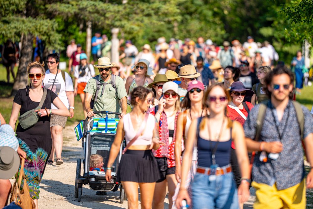 NIC ADAM / FREE PRESS
Winnipeg Folk Festival attendees flood into the festival grounds Thursday afternoon as the 49th fest kicks off.