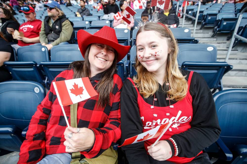 JOHN WOODS / FREE PRESS
Christine Wild with daughter Kyleigh take in the Canada Day celebrations at Princess Auto stadium Monday.