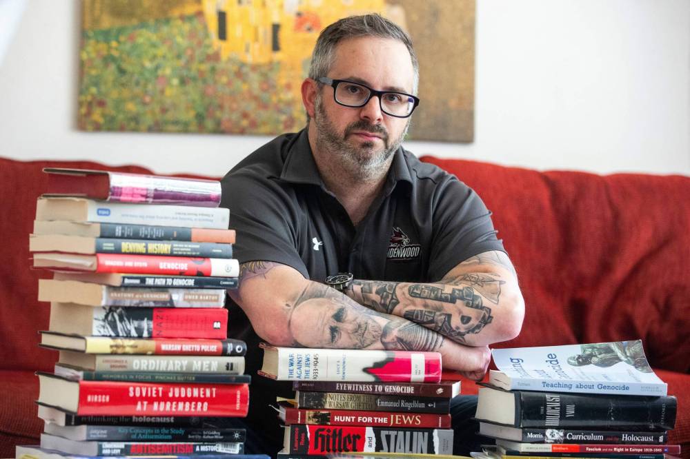 MIKAELA MACKENZIE / FREE PRESS
History teacher Kelly Hiebert has been selected by the Manitoba government to develop a new Holocaust curriculum for the province’s high school students.