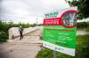 MIKAELA MACKENZIE / FREE PRESS
                                Signs warn visitors of coyotes at Assiniboine Park.