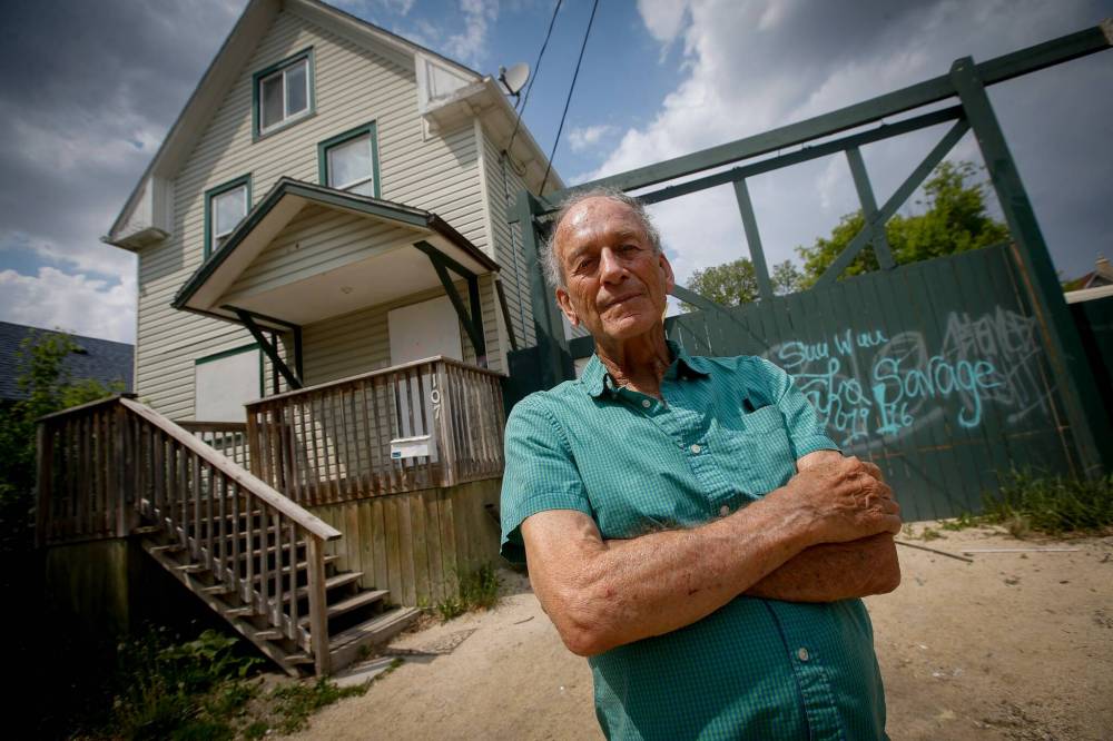 JOHN WOODS / FREE PRESS Files
Community advocate, Sel Burrows, in front of a vacant house on Lisgar Avenue in 2023.