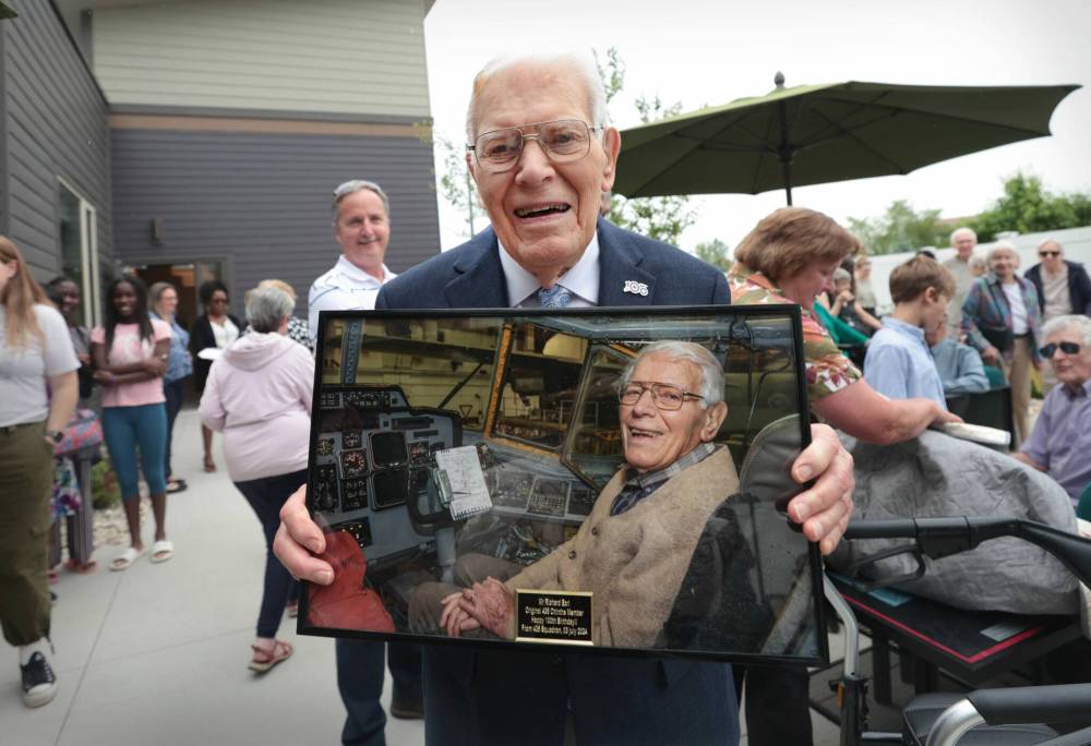 Ruth Bonneville / Free Press
                                Richard Earl with a photo of him in a C-130 Hercules when he visited the RCAF hanger. Earl joined the Royal Canadian Air Force at age 18 and served in the Second World War.