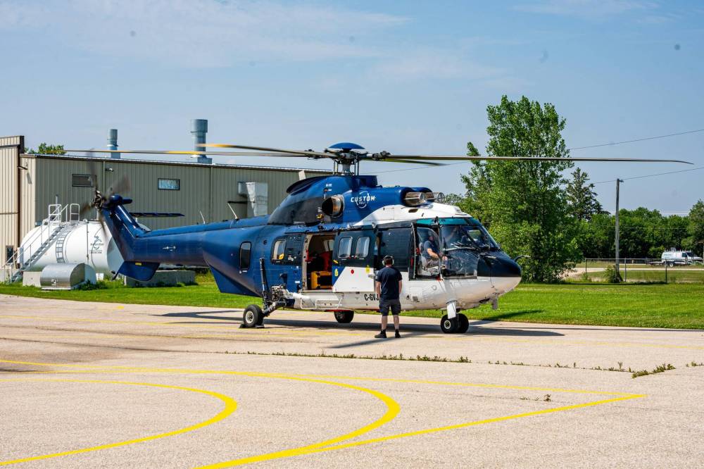 NIC ADAM / FREE PRESS
A Custom Heli helicopter prepares to take off from St. Andrews Airport.