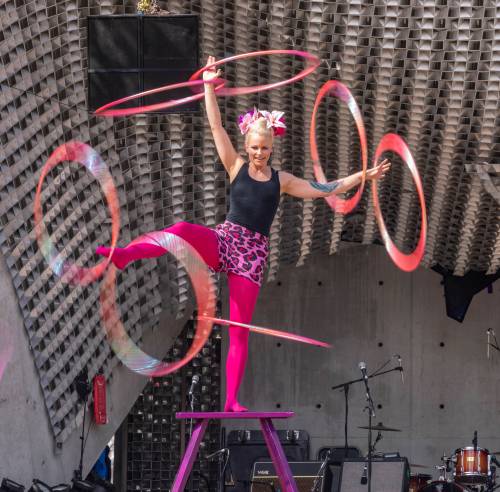 SASHA SEFTER / WINNIPEG FREE PRESS FILES
                                Outdoor performers are scheduled to take the stage at the Cube at Old Market Square throughout the festival&rsquo;s run.