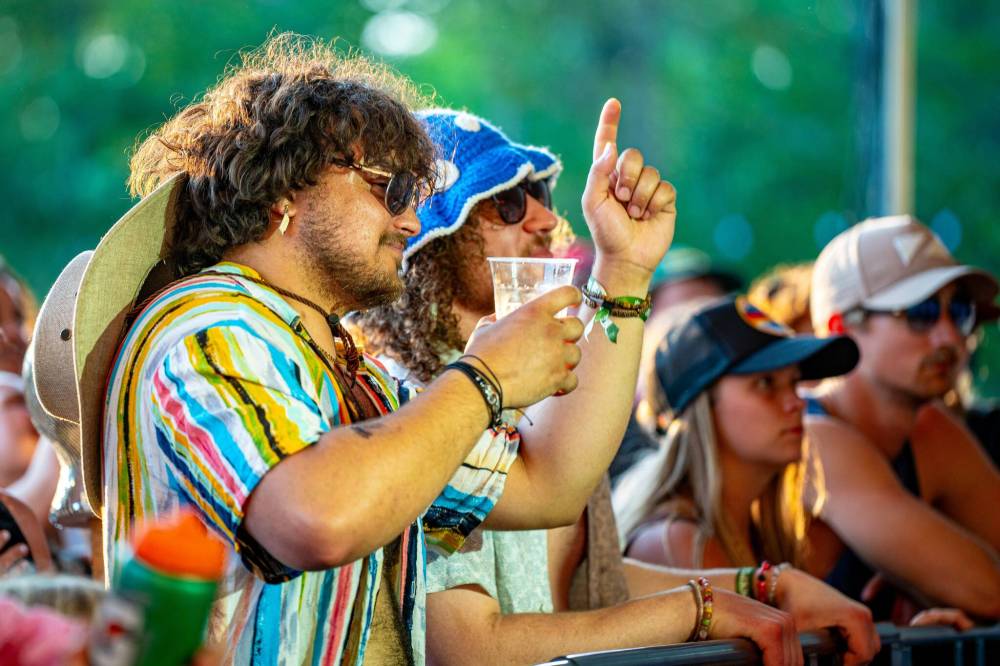 NIC ADAM / FREE PRESS
Fans enjoy Roman Clarke's Thursday performance.