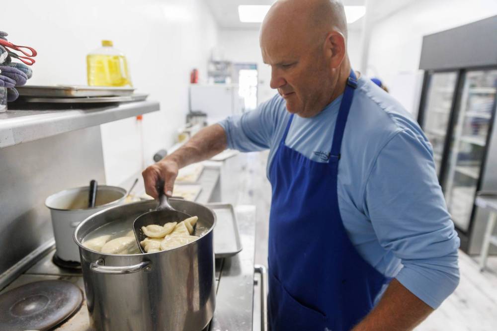 MIKE DEAL / FREE PRESS
David Pfeffer boils perogies.