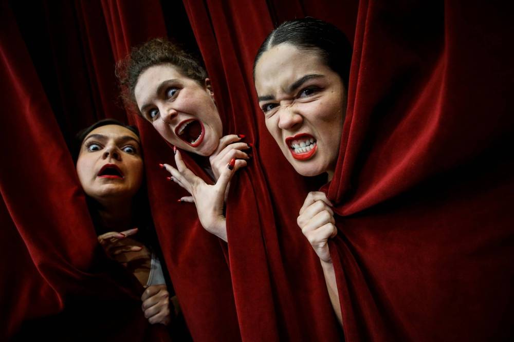 JOHN WOODS / FREE PRESS
From left: Katie-Rose Connors, Bella Ciccone and Paulina Pino Rubio star in Cabaret of Murder.