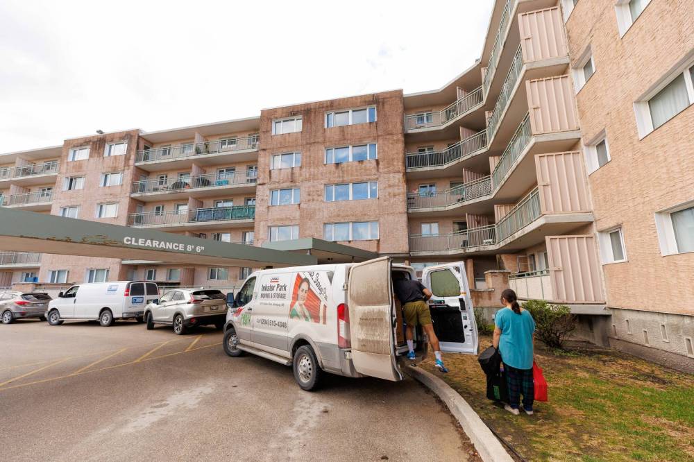 MIKE DEAL / FREE PRESS FILES
About 250 residents of Birchwood Terrace at 2440 Portage Ave. had to leave their residences
May 9 because of structural damage discovered in the underground parkade.