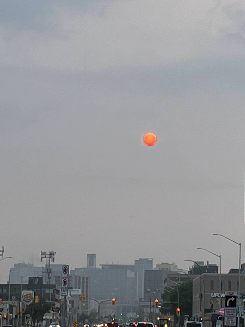 Russell Wangersky/Free Press
                                The sun is seen forest fire smoke above Portage Avenue on July 22.