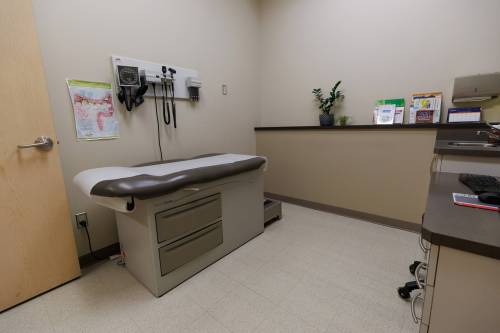 MIKE DEAL / FREE PRESS FILES
                                Doctors Manitoba spokesperson Keir Johnson said in order to help get more doctors, the province has to offer financial incentives competitive with other provinces, as well as streamlining of both recruitment and licensing processes.