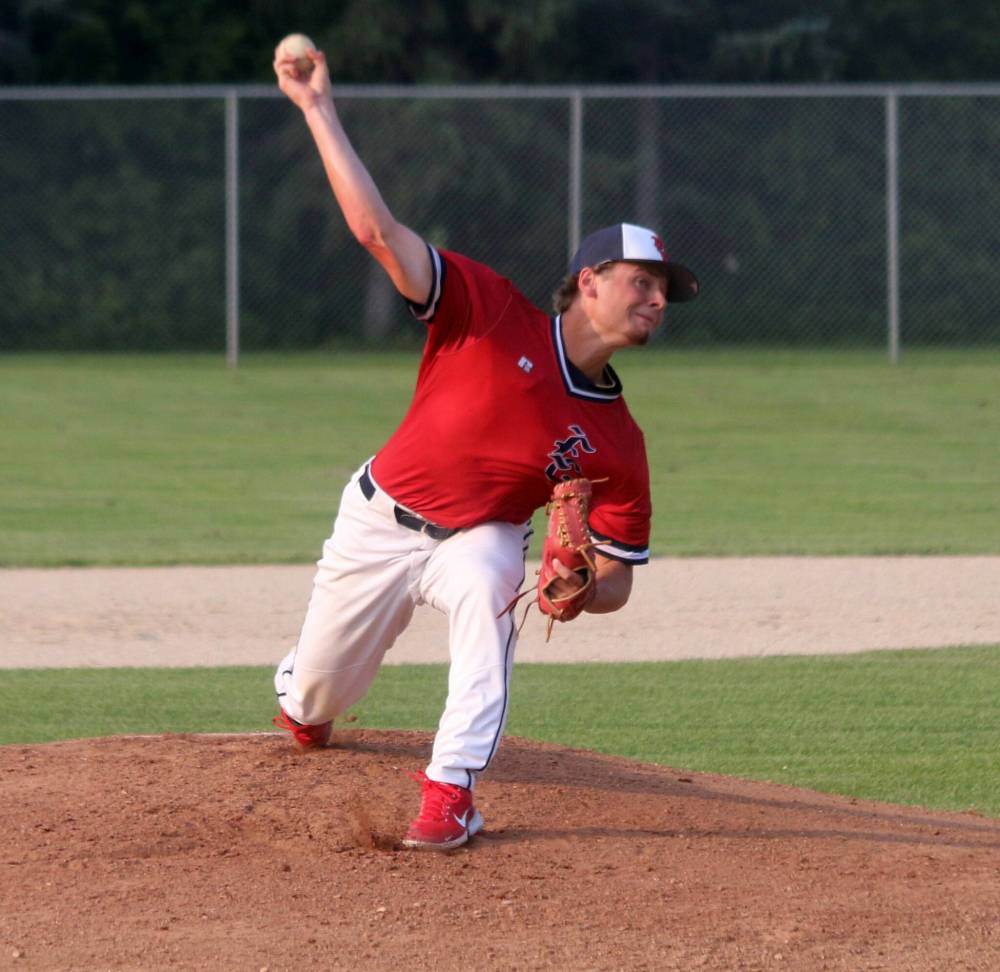 CASSIDY DANKOCHIK / THE CARILLON
Colson Smith earned the win for Elmwood. The right-hander went five and two-thirds innings, giving up seven hits but only one earned run.