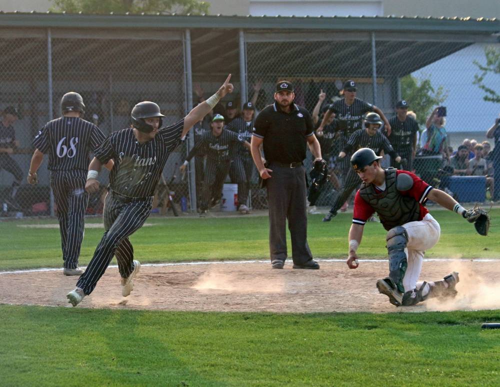 Cassidy Dankochik / The Carillon
The Carillon bench empties Monday as Mason Hartung crosses home plate on Brady Papineau’s sacrifice fly against the Elmwood Giants in game five of the MJBL final.