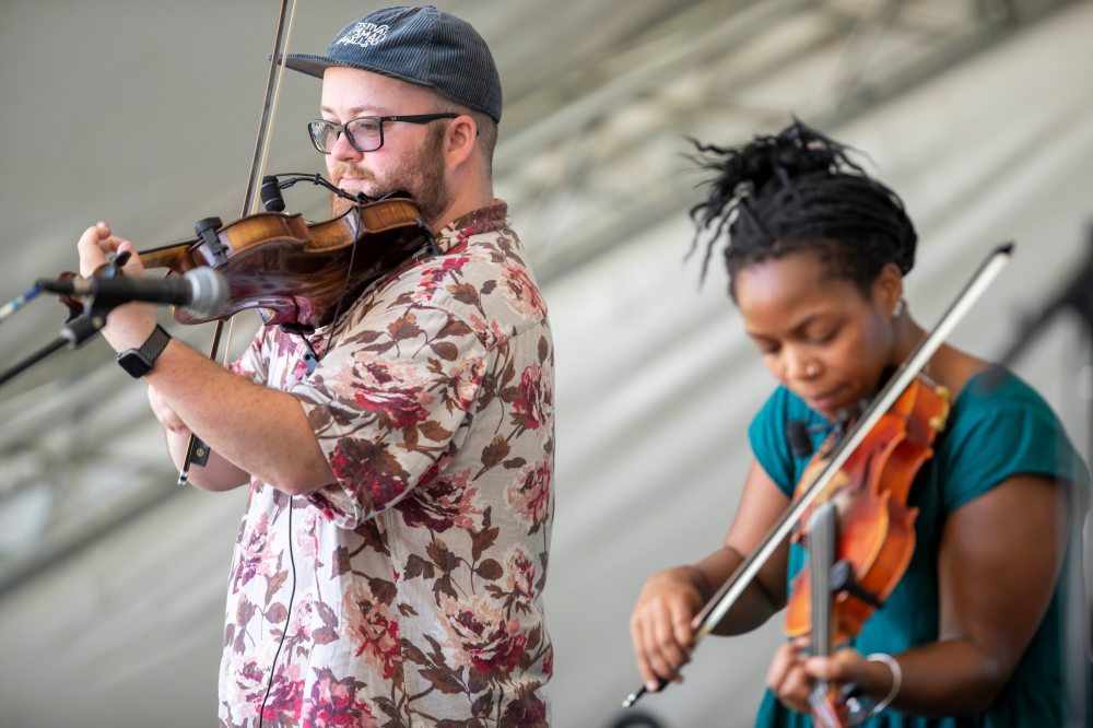 BROOK JONES / FREE PRESS
Karson McKeown (left) and Tuli Porcher of Echo Tech Rider perform on the Snowberry Field stage Sunday.