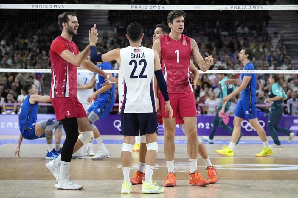 United States' players celebrate after winning a point during a men's volleyball bronze medal match between Italy and the United States at the 2024 Summer Olympics, Friday, Aug. 9, 2024, in Paris, France. (AP Photo/Alessandra Tarantino)