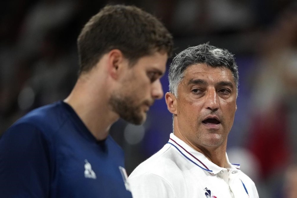 France's head Coach Andrea Giani talks to his players during a gold medal men's volleyball match against Poland at the 2024 Summer Olympics, Saturday, Aug. 10, 2024, in Paris, France. (AP Photo/Alessandra Tarantino)