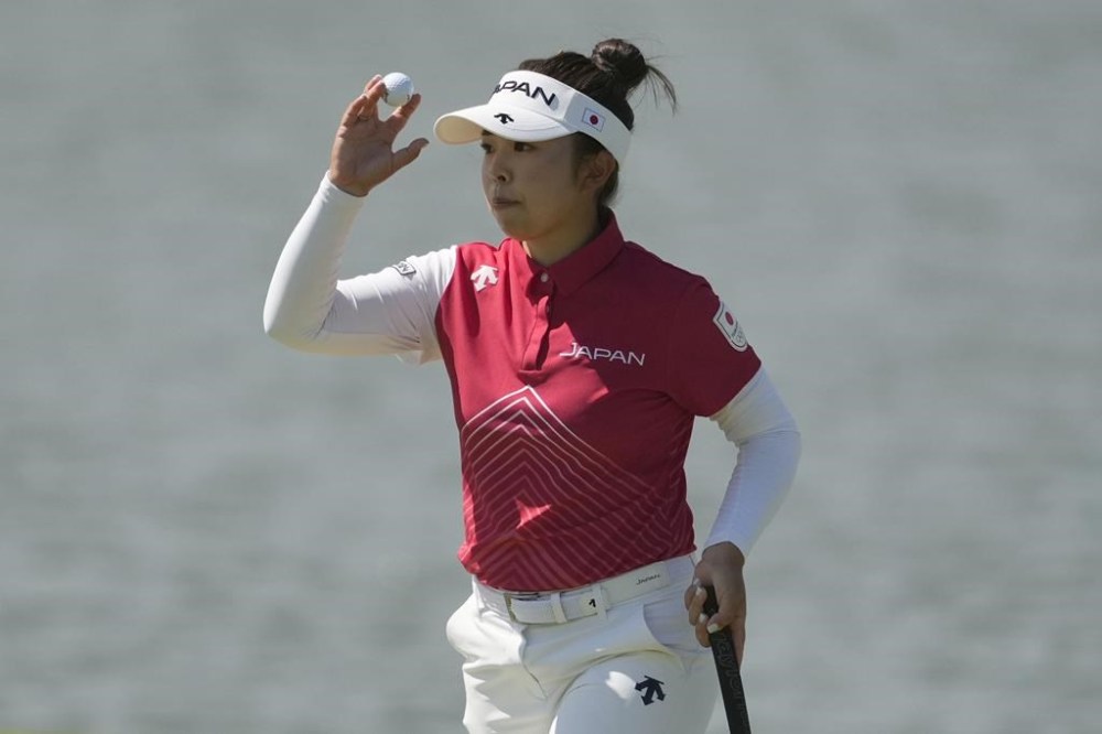 Miyu Yamashita, of Japan, acknowledges the crowd after a birdie putt on the 2nd green during the final round of the women's golf event at the 2024 Summer Olympics, Saturday, Aug. 10, 2024, at Le Golf National, in Saint-Quentin-en-Yvelines, France. (AP Photo/Matt York)