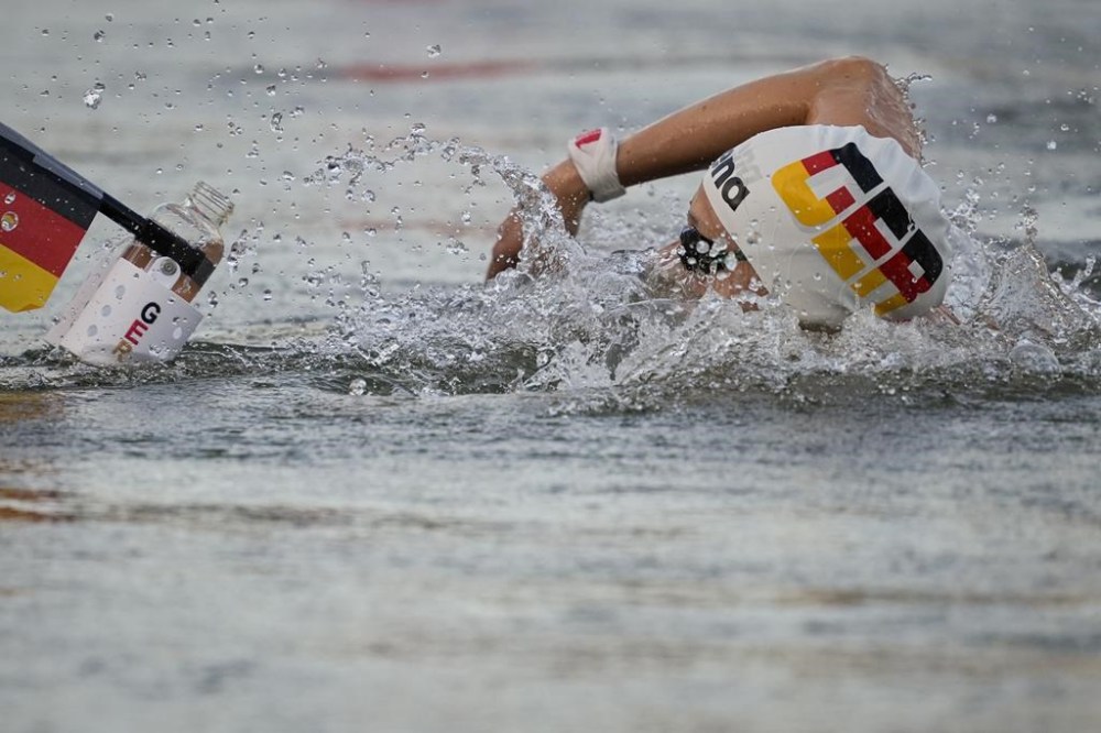 Germany's Leonie Beck competes during the marathon swimming women's 10km competition at the 2024 Summer Olympics, Thursday, Aug. 8, 2024, in Paris, France. (AP Photo/Vadim Ghirda)