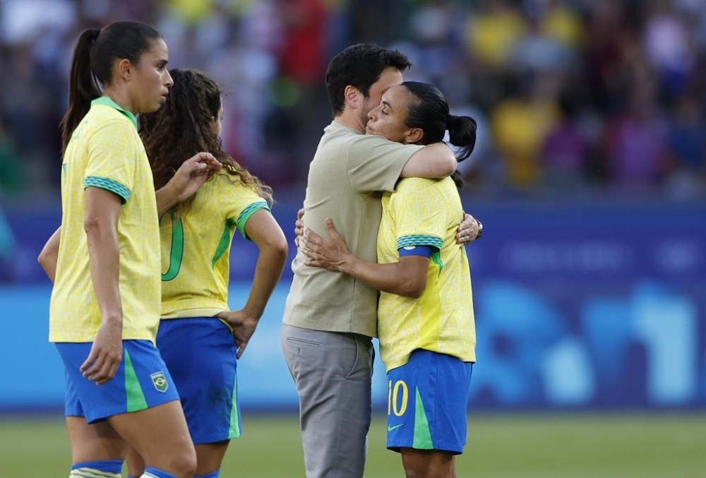 Brazil's Marta, right, is embraced by Brazil's head coach Elias Arthur the women's soccer gold medal match between Brazil and the United States at the Parc des Princes during the 2024 Summer Olympics, Saturday, Aug. 10, 2024, in Paris, France. (AP Photo/Aurelien Morissard)