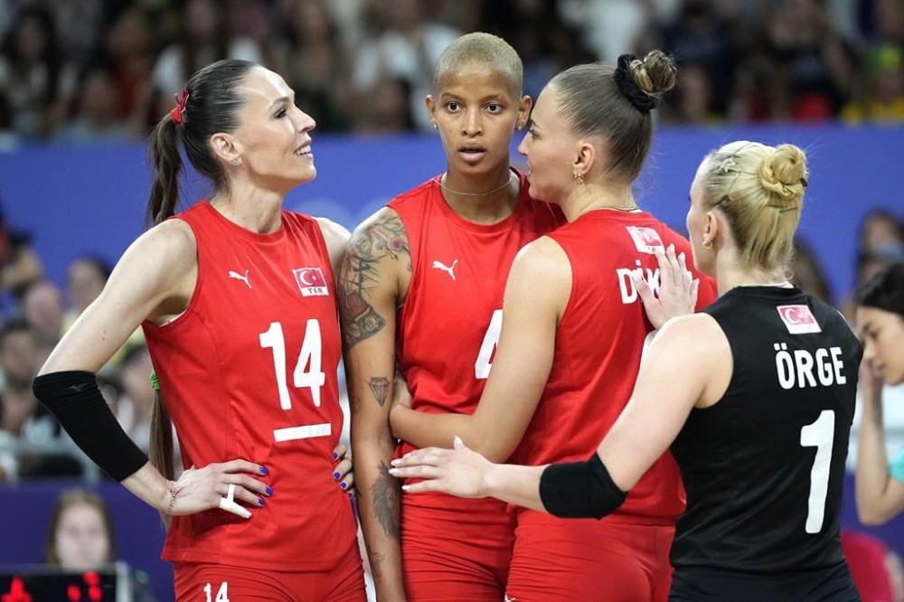 Players from Turkey gather during a bronze medal women's volleyball match against Brazil at the 2024 Summer Olympics, Saturday, Aug. 10, 2024, in Paris, France. (AP Photo/Alessandra Tarantino)