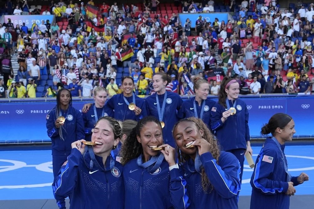 The United States soccer team players pose with their gold medals after the women's soccer gold medal match between Brazil and the United States at the Parc des Princes during the 2024 Summer Olympics, Saturday, Aug. 10, 2024, in Paris, France. (AP Photo/Francisco Seco)