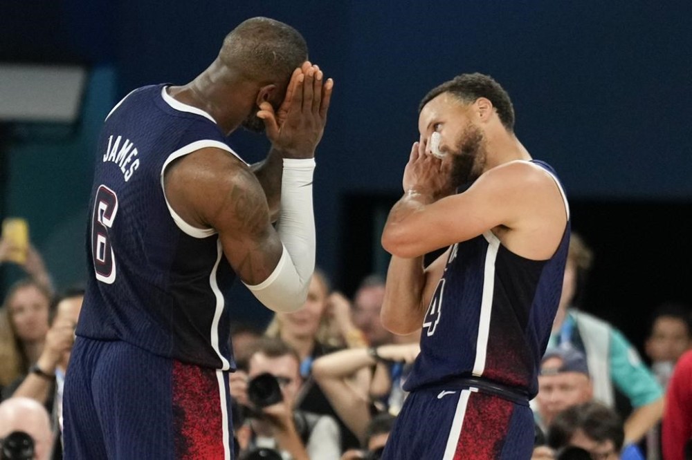 United States' Stephen Curry (4) and LeBron James (6) celebrate after beating France to win the gold medal during a men's gold medal basketball game at Bercy Arena at the 2024 Summer Olympics, Saturday, Aug. 10, 2024, in Paris, France. (AP Photo/Mark J. Terrill)