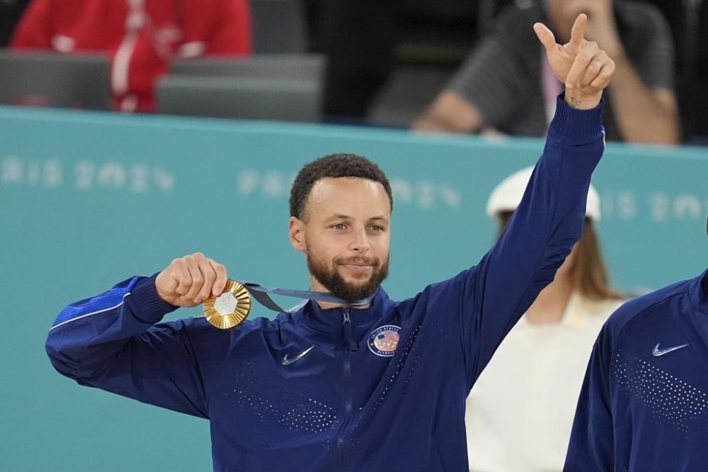 United States' Stephen Curry (4) celebrates after winning a men's gold medal basketball game against France at Bercy Arena at the 2024 Summer Olympics, Saturday, Aug. 10, 2024, in Paris, France. (AP Photo/Michael Conroy)