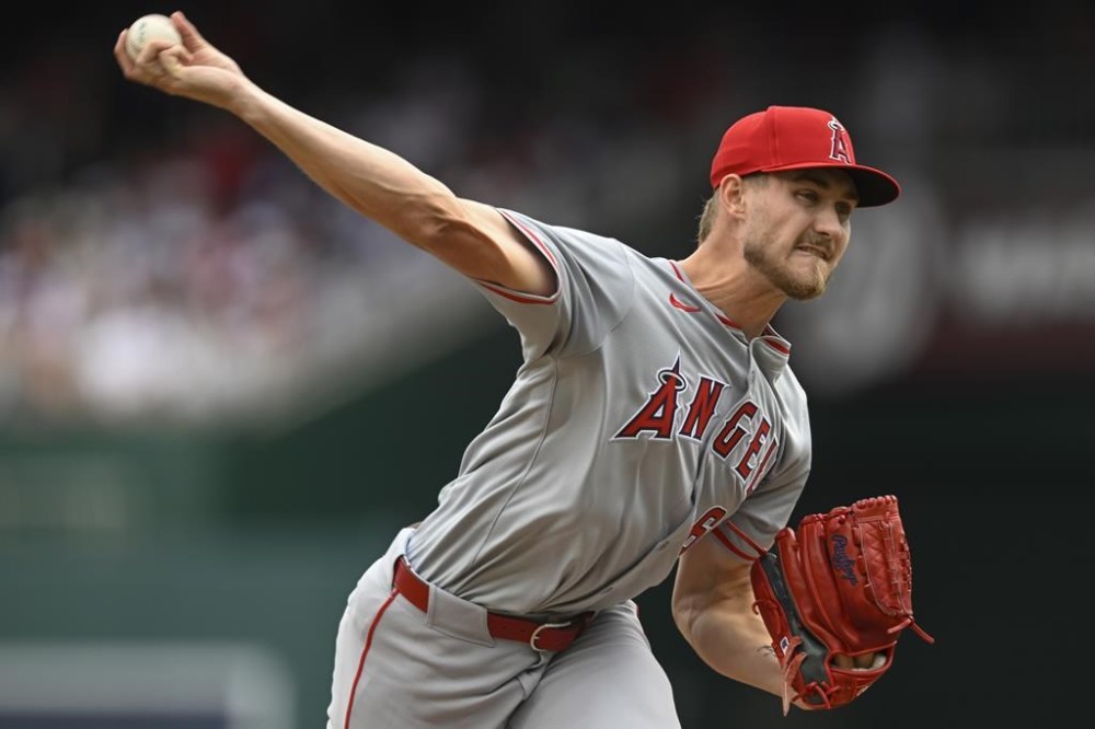 Los Angeles Angels staring pitcher Jack Kochanowicz throws during the second inning of a baseball game, Sunday, Aug. 11, 2024, in Washington. (AP Photo/John McDonnell)