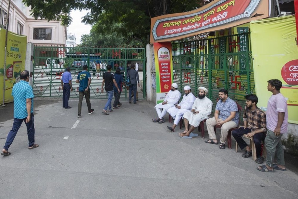 Muslim volunteers guard in front of the Dhakeshwari Hindu Temple in Dhaka, Bangladesh, Sunday, Aug.11, 2024. (AP Photo/Rajib Dhar)