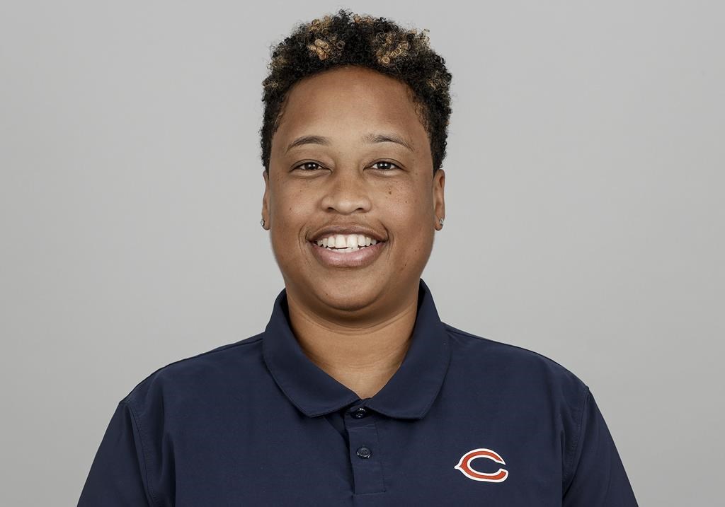 ベアーズのアシスタント、ジェニファー・キングはバスケットボールのコーチとして成功していたが、NFLのチャンスを逃すことはできなかった – ウィニペグ・フリー・プレス