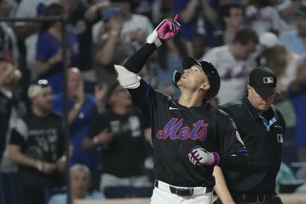 New York Mets' Brandon Nimmo celebrates after hitting a three-run home run leading to Francisco Lindor and Mark Vientos scoring during the fourth inning of a baseball game against the Miami Marlins, Friday, Aug. 16, 2024, in New York. (AP Photo/Pamela Smith)