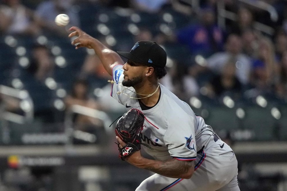 Miami Marlins' Roddery Muñoz pitches during the second inning of a baseball game against the New York Mets, Friday, Aug. 16, 2024, in New York. (AP Photo/Pamela Smith)