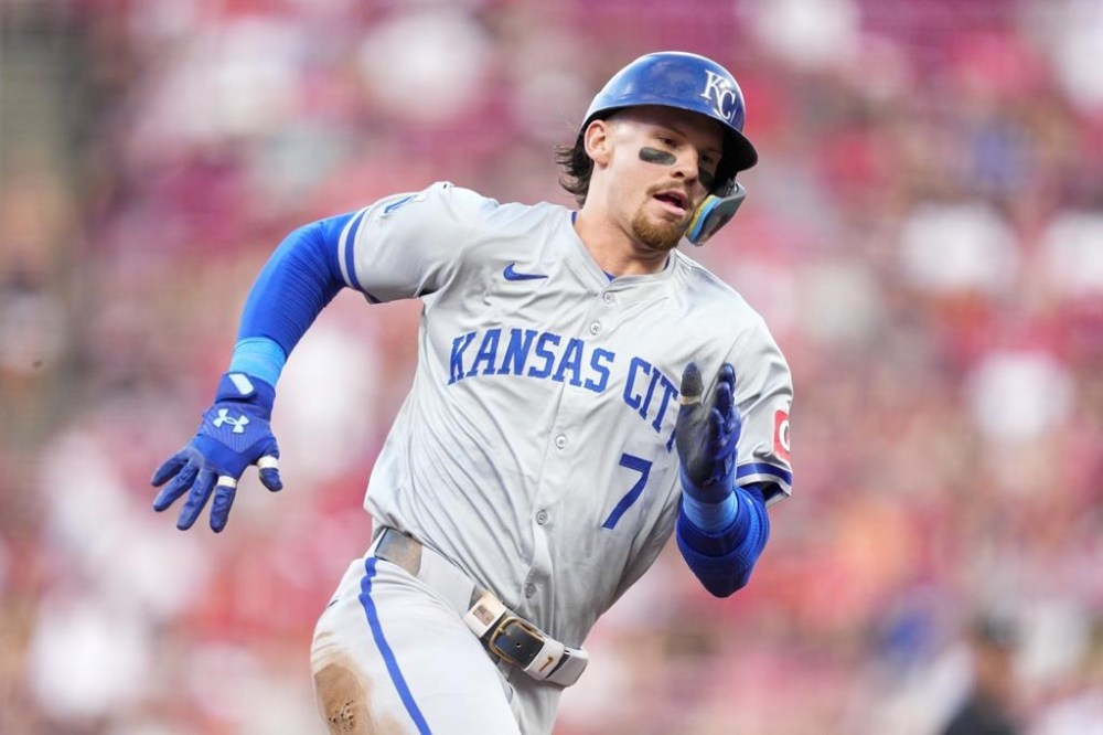 Kansas City Royals' Bobby Witt Jr. rounds third base and scores on a double hit by teammate Vinnie Pasquantino in the third inning of a baseball game against the Cincinnati Reds in Cincinnati, Saturday, Aug. 17, 2024. (AP Photo/Jeff Dean)