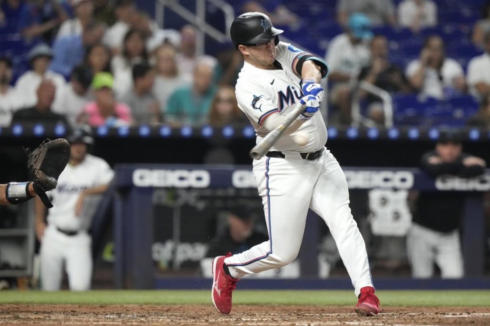 Miami Marlins' Jonah Bride hits a single during third inning the of a baseball game against the Arizona Diamondbacks, Monday, Aug. 19, 2024, in Miami. (AP Photo/Lynne Sladky)