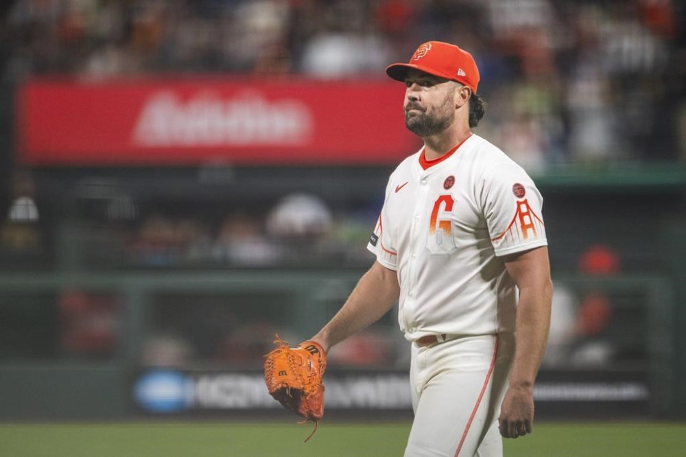 San Francisco Giants pitcher Robbie Ray leaves the game during the seventh inning of a baseball game against the Chicago White Sox in San Francisco, Tuesday, Aug. 20, 2024. (AP Photo/Nic Coury)