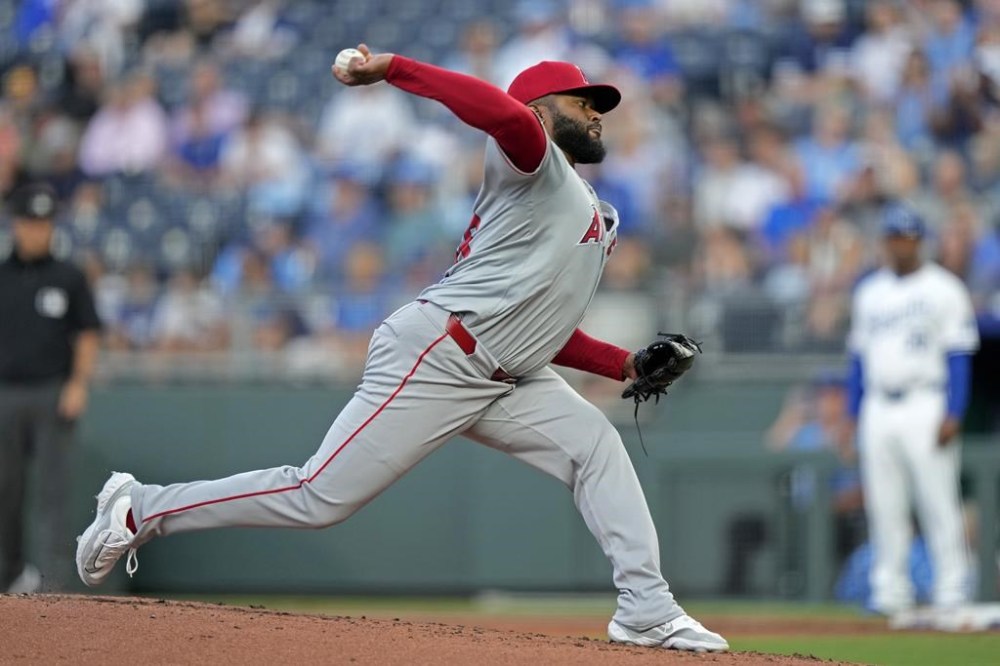 Los Angeles Angels starting pitcher Johnny Cueto throws during the first inning of a baseball game against the Kansas City Royals Wednesday, Aug. 21, 2024, in Kansas City, Mo. (AP Photo/Charlie Riedel)