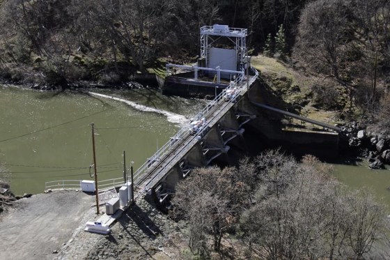 A dam on the lower Klamath River known as Copco 2 near Hornbrook, Calif. (Gillian Flaccus / The Associated Press files)