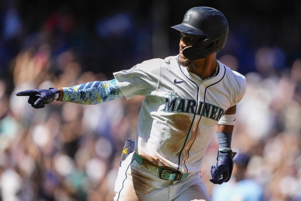 Seattle Mariners' Julio Rodríguez points as he jogs the bases after hitting a two-run home run against the Tampa Bay Rays during the fifth inning of a baseball game, Wednesday, Aug. 28, 2024, in Seattle. (AP Photo/Lindsey Wasson)